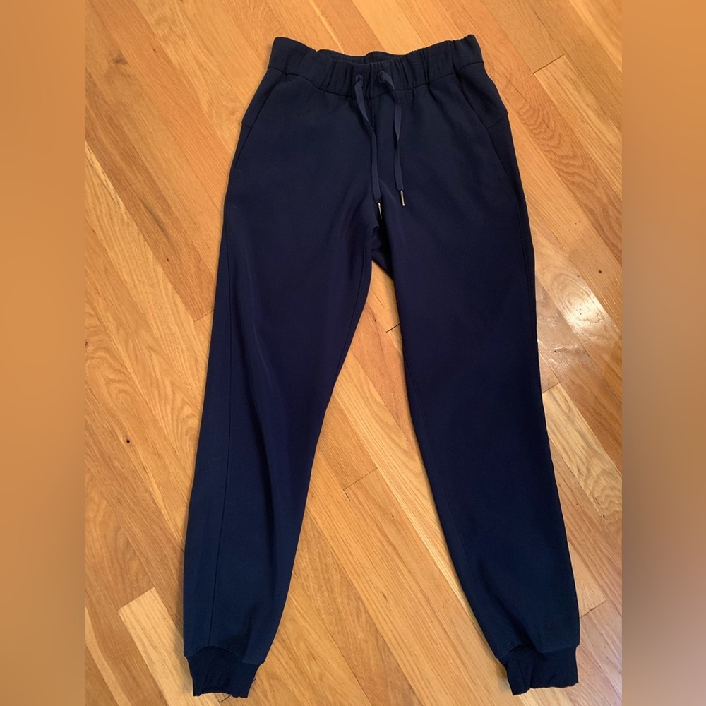 Lululemon women’s size 2 navy blue joggers